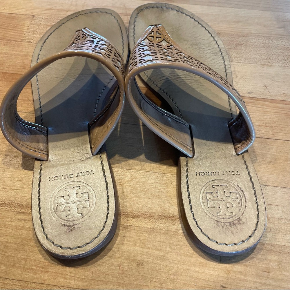 Tory Burch Women's Size 7.5 Daisy
Perforated Roselle Thong Sandal - Picture 6 of 8